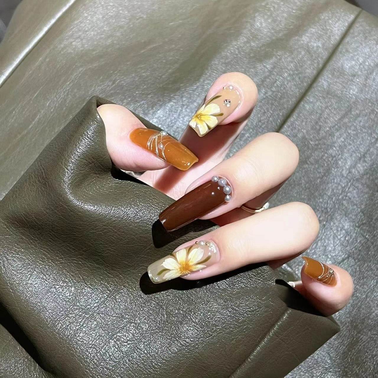 Wearable manicure pure handmade manicure finished fake nail patch autumn and winter caramel color hand-painted camellia light lu - MarvelouStoree