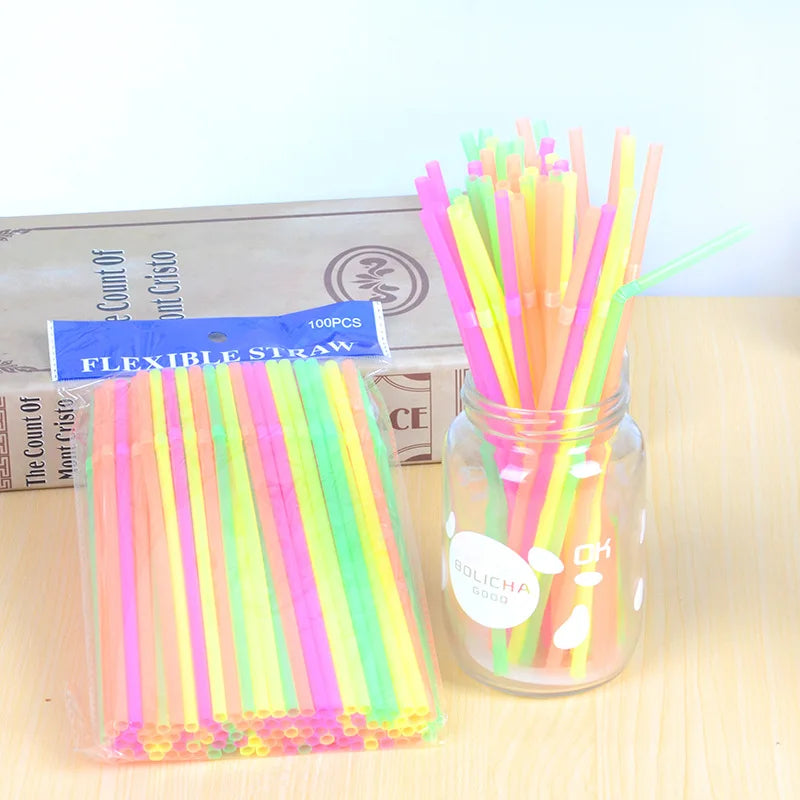 100pcs Colorful Drinking Disposable Straws Bar Party Wedding Kitchen Beverage Straw Durable Disposable Curved Modelling Straws