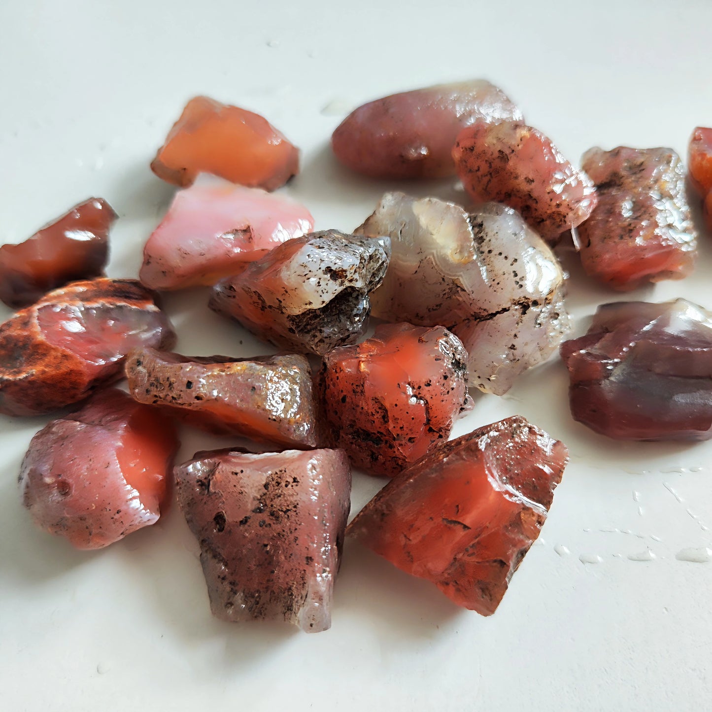 Natural Treasure Southern Red Agate Raw Carnelian Diffuser Oil Raw Stone Crystals Healing Specimen Home Garden Decoration Stone