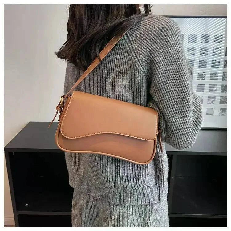 Vintage Leather Crossbody Bags for Women 2024 Designer Female Small Flap Shoulder Underarm Bag Armpit Handbags and Purses