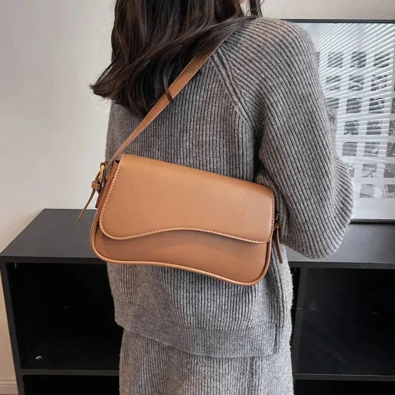 Vintage Leather Crossbody Bags for Women 2024 Designer Female Small Flap Shoulder Underarm Bag Armpit Handbags and Purses