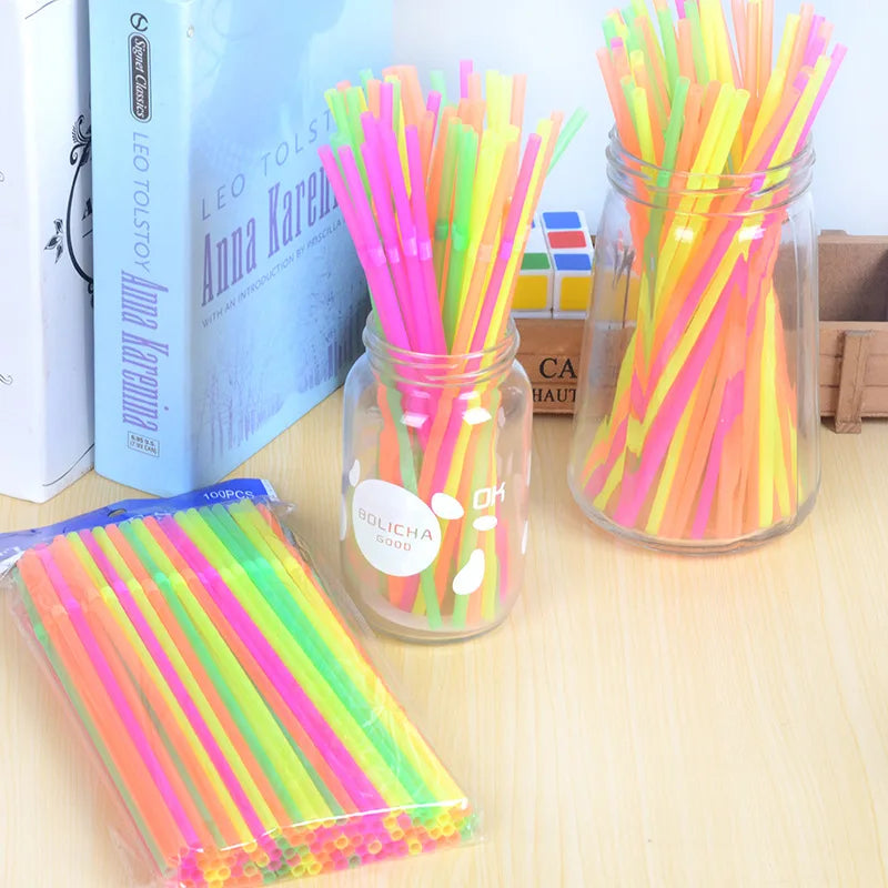 100pcs Colorful Drinking Disposable Straws Bar Party Wedding Kitchen Beverage Straw Durable Disposable Curved Modelling Straws