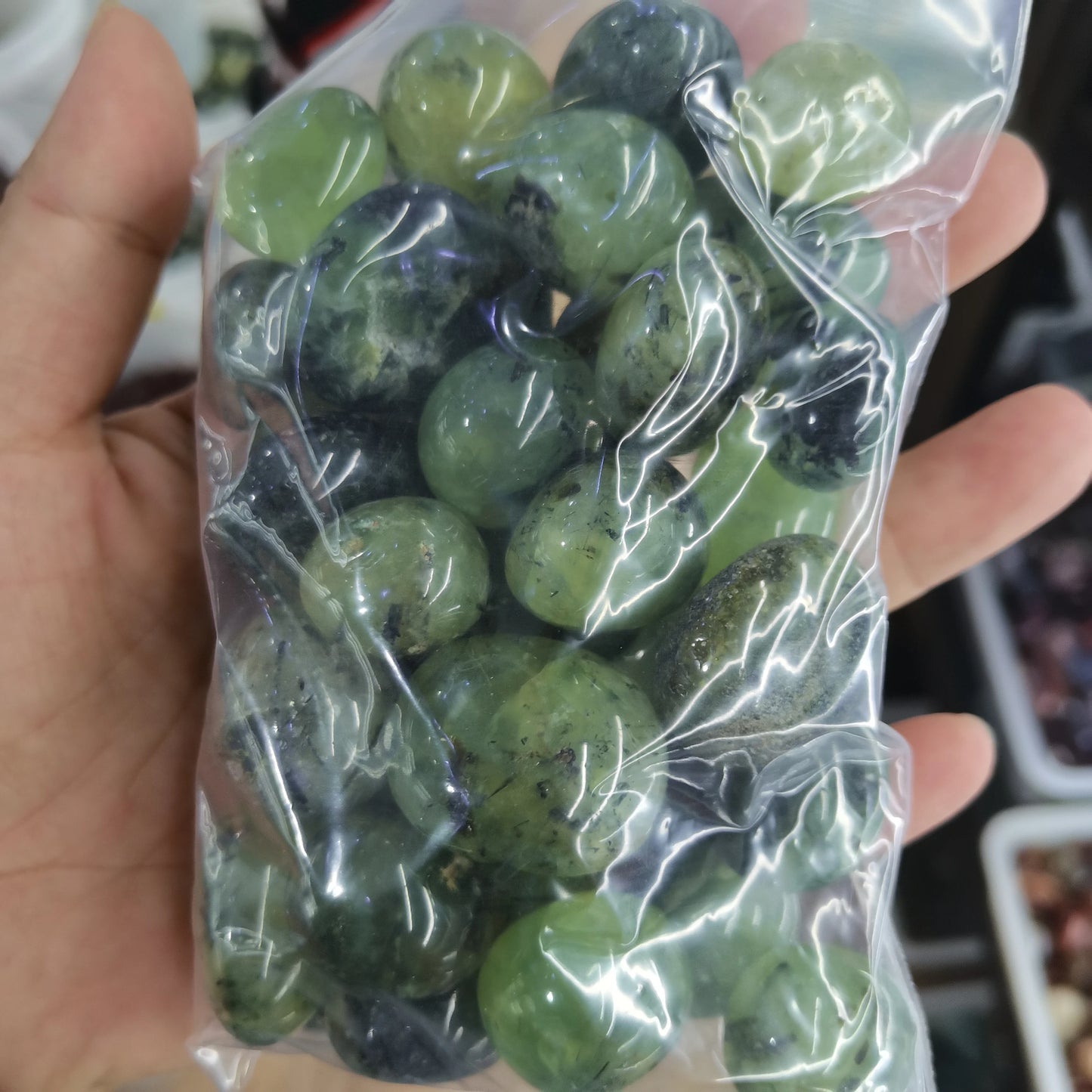 wholesale 1000g/bag Quality Natural Prehnite Polished Rolling Stone Green Grape Stone Aquarium DIY Decorations Ornaments Stone