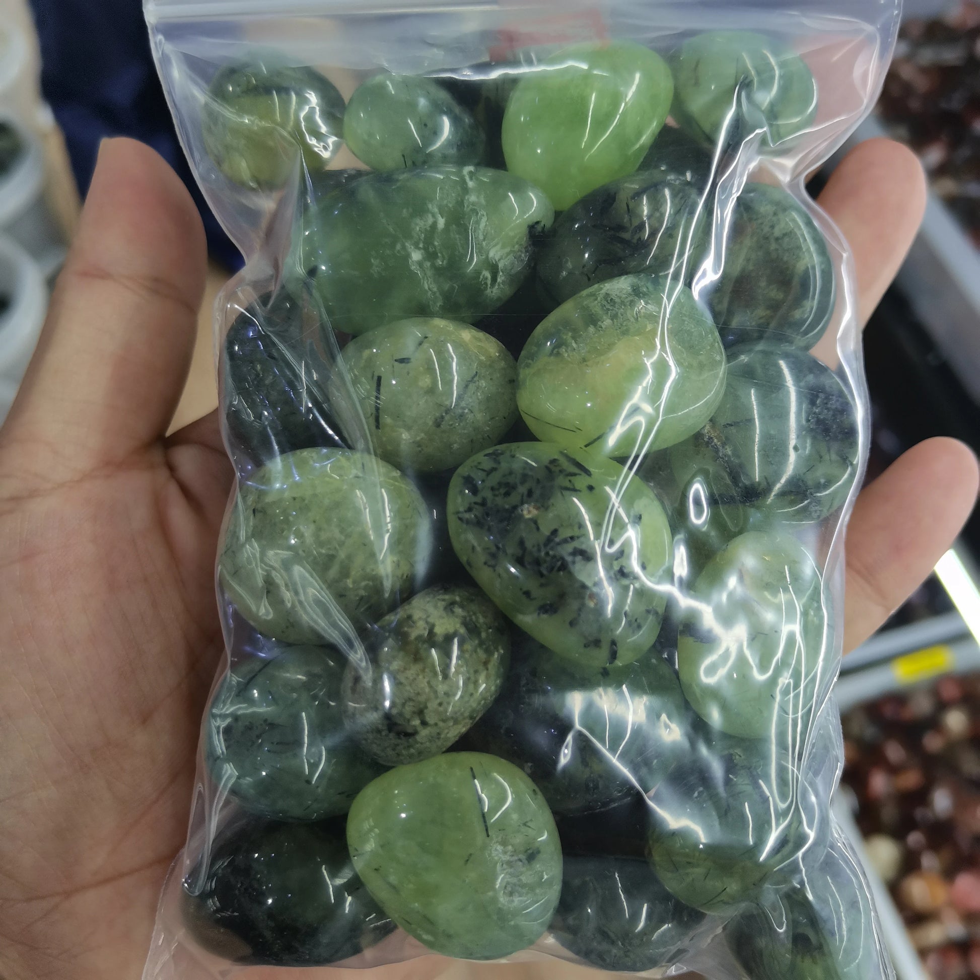 wholesale 1000g/bag Quality Natural Prehnite Polished Rolling Stone Green Grape Stone Aquarium DIY Decorations Ornaments Stone