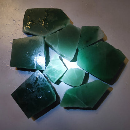 Natural Stone Green Aventurine Quartz Jade Stone Cutting Process Mineral Specimens Home Decoration Stone Energy Healing Crystal